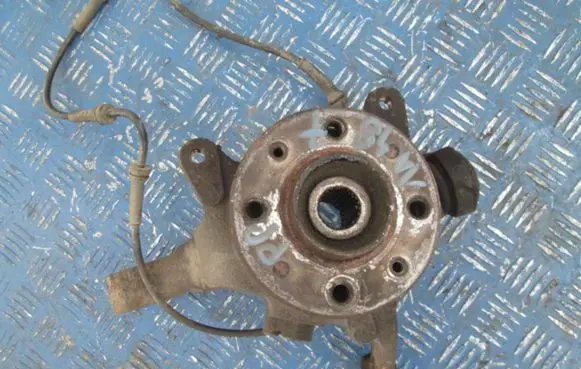 Renault Laguna I Front wheel hub spindle knuckle