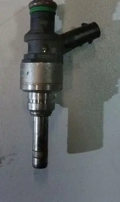Audi A8 S8 D4 4H Fuel injector 06E036N