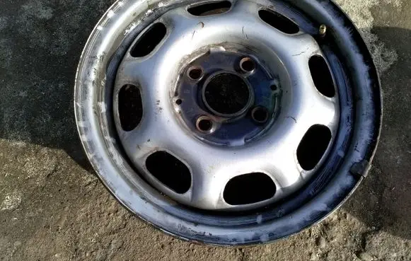Volkswagen Jetta II R13 steel rim 1H0601025A