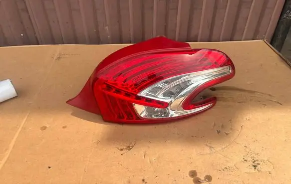 Peugeot 208 I Rear/tail lights 9672628380