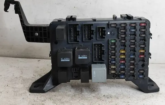 Ford Mondeo Mk III Fuse box set 4S7T14A073AA 4F0720504