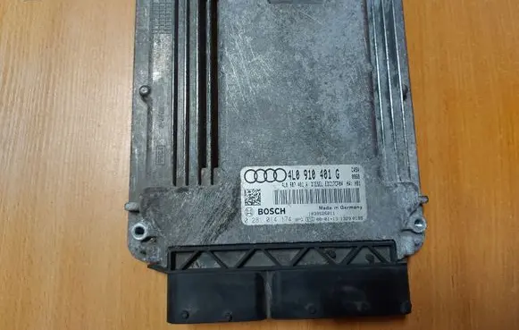 Audi Q7 4L Engine control unit/module 4L0910401G
