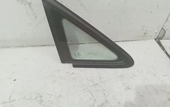 Volkswagen Touran I Front triangle window/glass 1T0845412