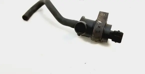 Volvo XC90 Vacuum valve 8653857