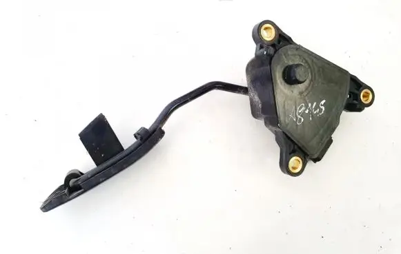 Accelerator throttle pedal