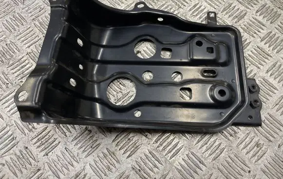 Toyota RAV 4 (XA40) Battery tray 