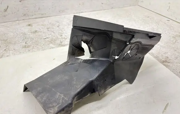 Volkswagen PASSAT B5.5 Intercooler air channel guide 3B0121467C