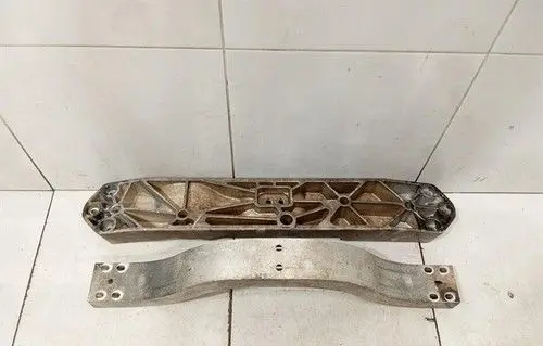 Mercedes-Benz CLS C218 AMG Engine mount bracket A4632400800