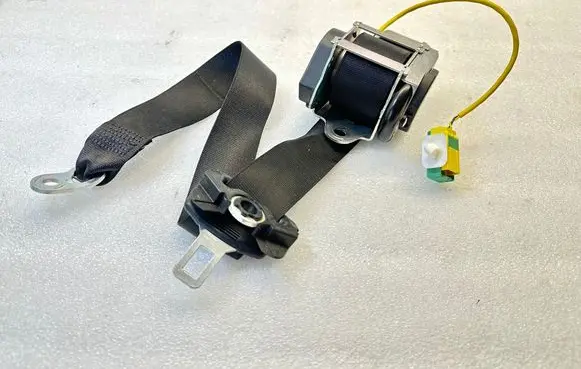 Porsche Cayenne (9PA) Rear seatbelt 7L5857805 6096458A060101 6009173