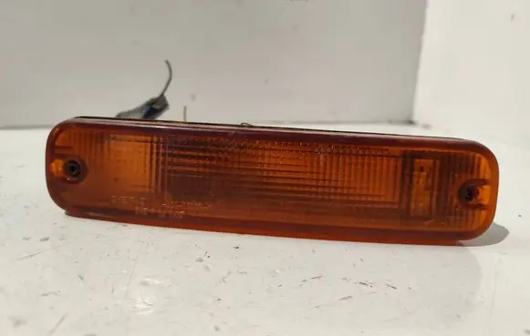 Subaru Impreza I Front bumper turn signal 082201606r 012201606R