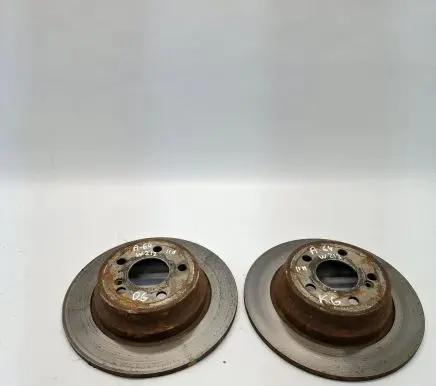 Mercedes-Benz E W212 Rear brake disc A0004231012
