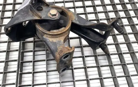 Lexus CT 200H Gearbox mount 
