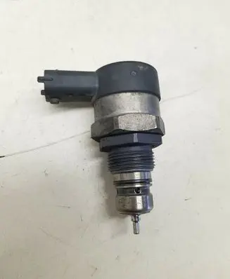 Volvo V70 Fuel pressure regulator 30777576 nr5465