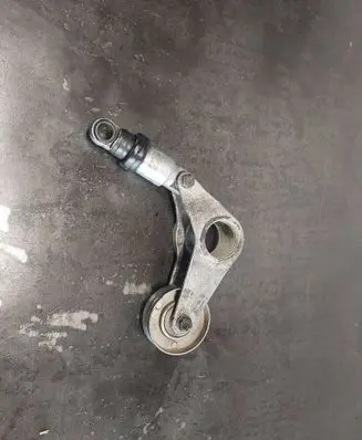 BMW 5 E39 Generator/alternator belt tensioner 7786259 11287786259