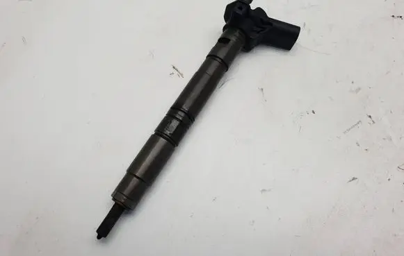 Audi A4 S4 B8 8K Fuel injector 03L130277 0445116030