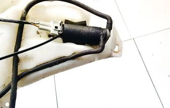 Ford Focus Windscreen/windshield washer pump 93BB17K624BA