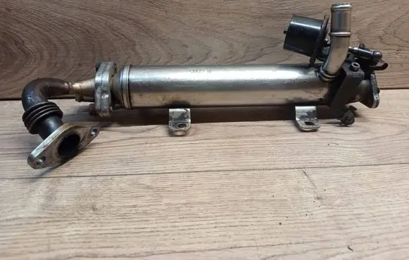 Volkswagen PASSAT B6 EGR valve cooler 03L131512B