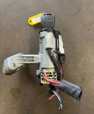 Toyota Corolla E120 E130 Ignition lock 8978302020 11512000 304310320755