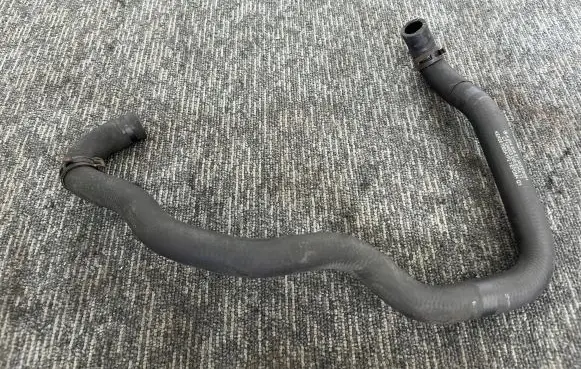 Mercedes-Benz C W204 Engine coolant pipe/hose A2045063135