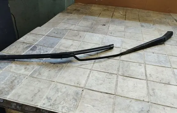 Ford Focus Front wiper blade arm