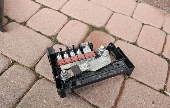 Opel Zafira C Positive cable (battery) 13462218