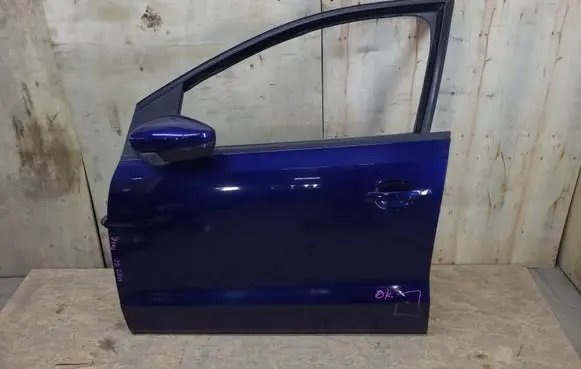Volkswagen Polo V 6R Front door 