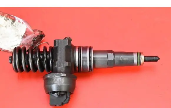 Volkswagen Cross Touran I Fuel injector 038130073BN