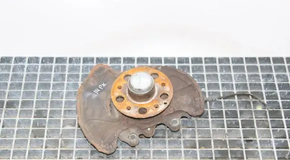 Mercedes-Benz CLK A209 C209 Front wheel hub