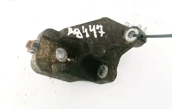 Volvo V50 Engine mounting bracket