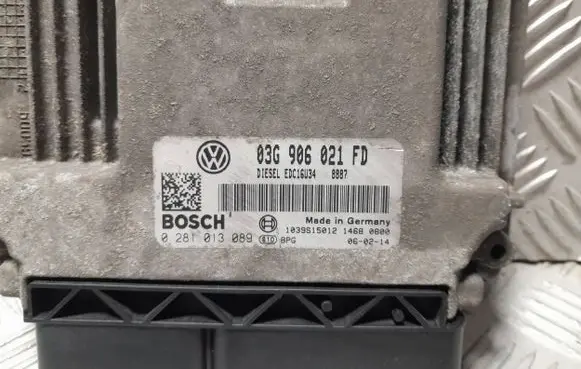 Volkswagen Golf V Engine control unit/module 03G906021FD 1039S15012 0281013089