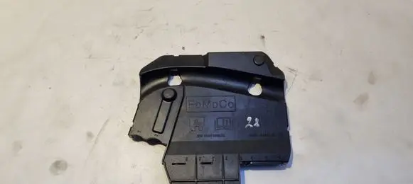 Ford Focus Fuse module AV6T14A067