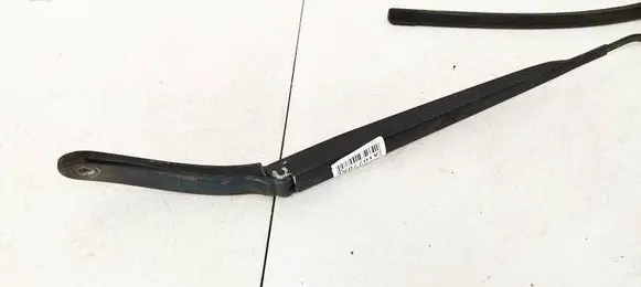 Front wiper blade arm