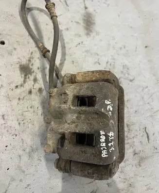 Mitsubishi Pajero Front brake caliper