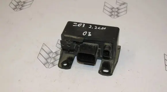 Mercedes-Benz C W203 Glow plug pre-heat relay 