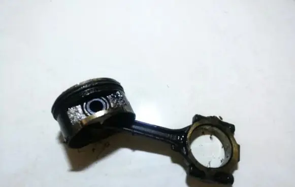 Chrysler Voyager Piston with connecting rod 4654355D