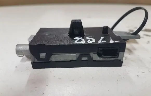 Volvo V40 Aerial antenna amplifier 7CP118C847CA P30761696