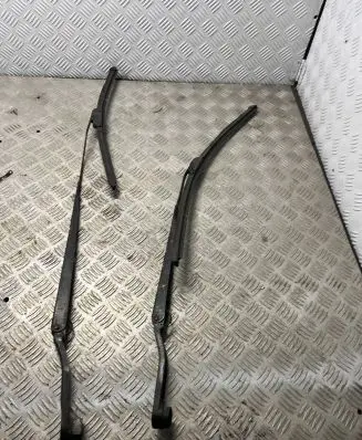KIA Sorento Front wiper blade arm