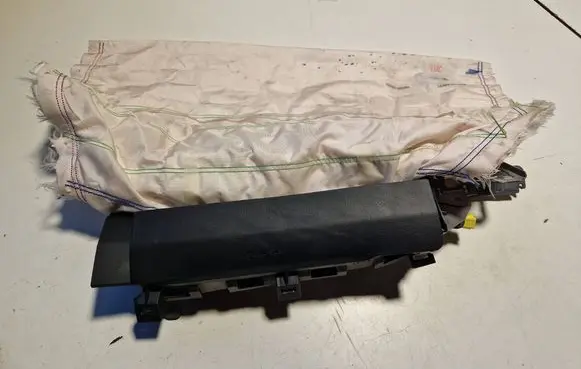 Passenger airbag