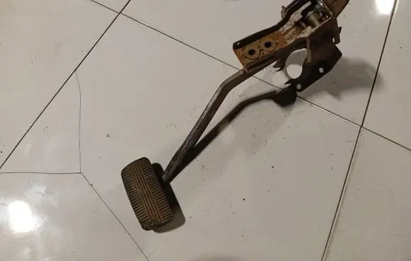 Nissan Pathfinder R51 Brake pedal 