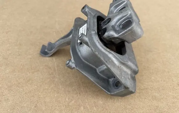 Audi Q3 F3 Engine mount bracket 5WA199262AQ