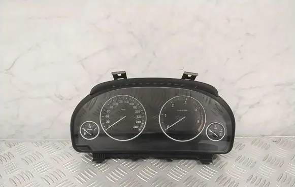 BMW 5 F10 F11 Speedometer (instrument cluster) 9227613