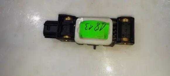 Nissan Primera Airbag deployment crash/impact sensor 98830AY000 0285003019