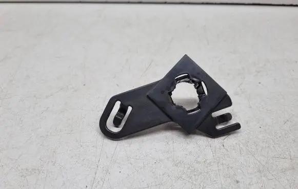 BMW 5 E60 E61 Front parking sensor holder (PDC) 7178072