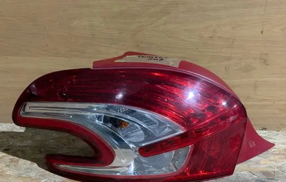 Peugeot 208 Rear/tail lights 9672628280