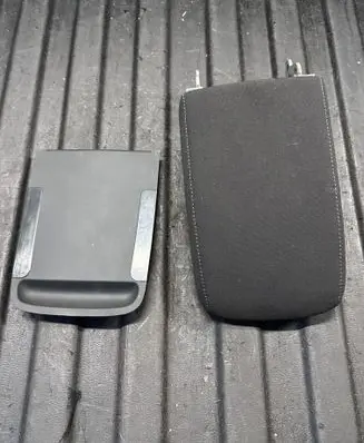 Volkswagen Touran III Armrest 5TA863249 1609166