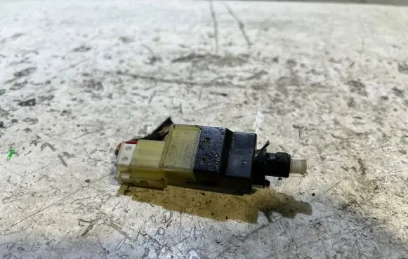 Mercedes-Benz E W211 Brake pedal sensor switch A0015454409