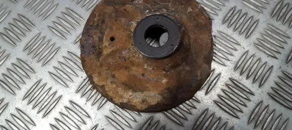 Coil spring mount