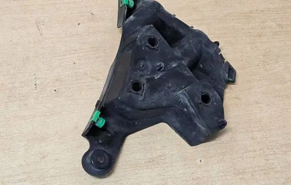 Volvo XC60 Front bumper mounting bracket 31383163