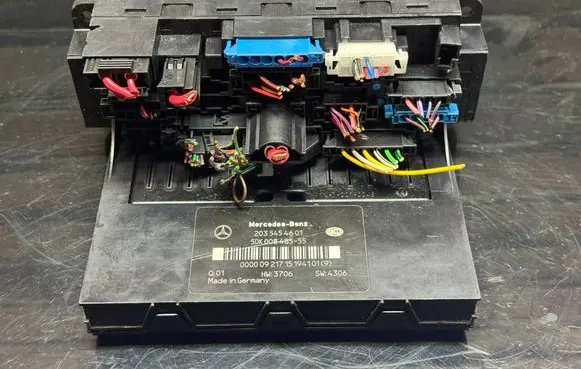 Mercedes-Benz CLK A209 C209 Fuse module 2035454601 5DK00848555