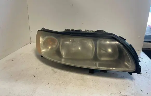 Volvo XC70 Headlight/headlamp 30698826 89900256 P2004S60